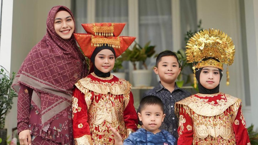 Anak Oki Setiana Dewi