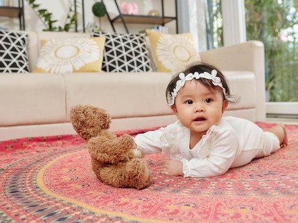 Kapan Bayi Mulai Tengkurap, Duduk, Merangkak, dan Berjalan?