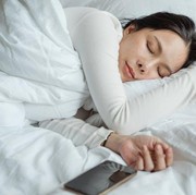 Ini Dia Jenis Musik Terbaik yang Bantu Kamu Tidur, Bisa Langsung Pulas!