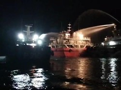Kapal Tanker SPOB Jeanita Terbakar di Perairan Bintan