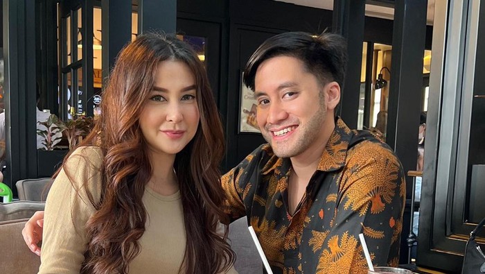 Kevin Aprilio dan Vicy Melanie