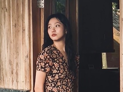 5 Potret Kim Go Eun Syuting di Garut Bikin Netizen Heboh, Melokal Abis!
