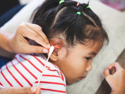 9 Pertolongan Pertama Sakit Telinga pada Anak, Bunda Perlu Tahu