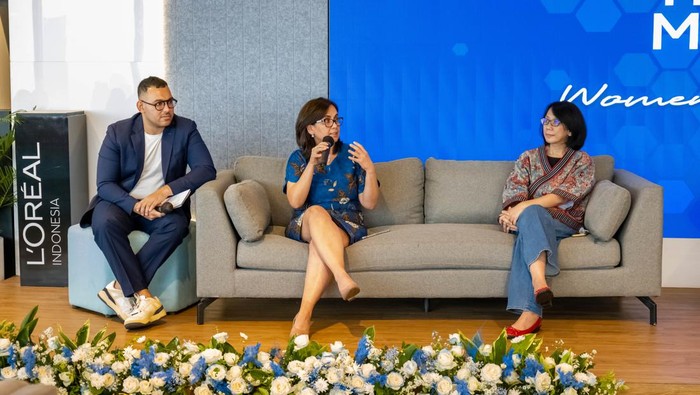 Kiri ke Kanan_ ikri Alhabsie, Director of Corporate Responsibility, L’Oréal Indonesia; Dr. Ines Irene Caterina Atmosukarto, pemenang pertama dari Indonesia untuk program L’Oréal-UNESCO For Women in Science CEO of Lipotek;  Prof. Dr. F.jpg