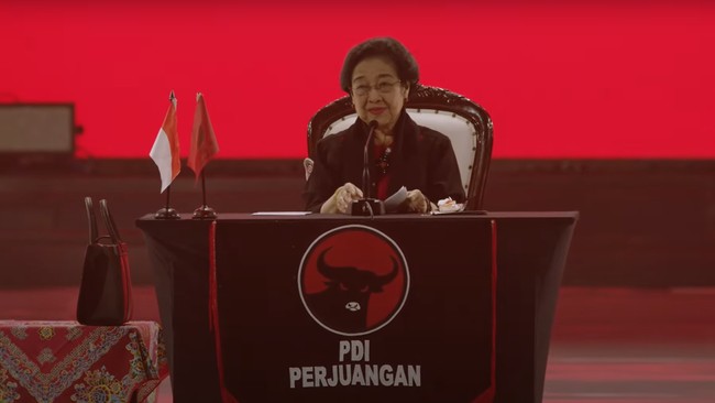 Ketua Umum PDIP Megawati Soekarnoputri terisak di tengah pidato politiknya di pembukaan Rakernas V di Ancol Jakarta.