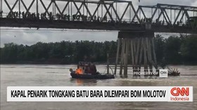 VIDEO: Kapal Penarik Tongkang Batu Bara Dilempari Bom Molotov