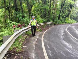 Elf Rombongan Wisatawan Cina Terguling di Jalur Kawah Ijen Diduga Rem Blong