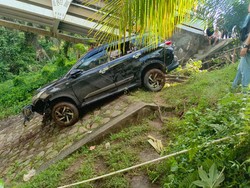 Akhir Tragis Sepasang Pebulutangkis dalam Insiden Travel Terjun ke Sungai