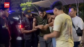 VIDEO: Polisi Tangkap Terduga Pelaku Penusukan Imam Musala