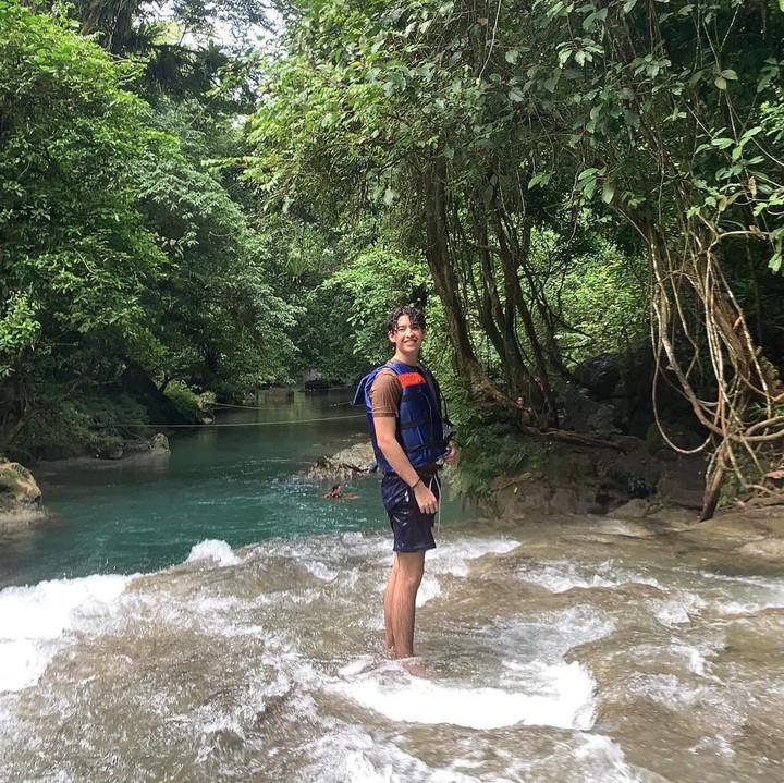<p>Banyak netizen yang kagum dengan ketampanan Alvy, Bunda. Alvy juga sering membagikan berbagai kegiatan di laman Instagram-nya, misalnya saja bepergian ke dalam hutan. (Foto: Instagram @alvy_xavier)</p>