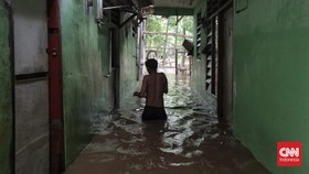 2 RT di Jakbar Terendam Banjir 70 Cm, 3 Ruas Jalan Tergenang