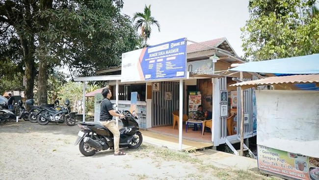 Kini, warga Desa Maluk tak perlu menempuh berkilo-kilo meter dan menghabiskan berjam-jam untuk bertransaksi perbankan ke kantor BRI Unit Sumbawa Besar.