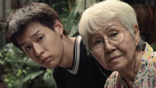 Film Thailand How to Make Millions Before Grandma Dies berhasil menembus 1,6 juta penonton pada hari ke-11 penayangan di bioskop Indonesia.