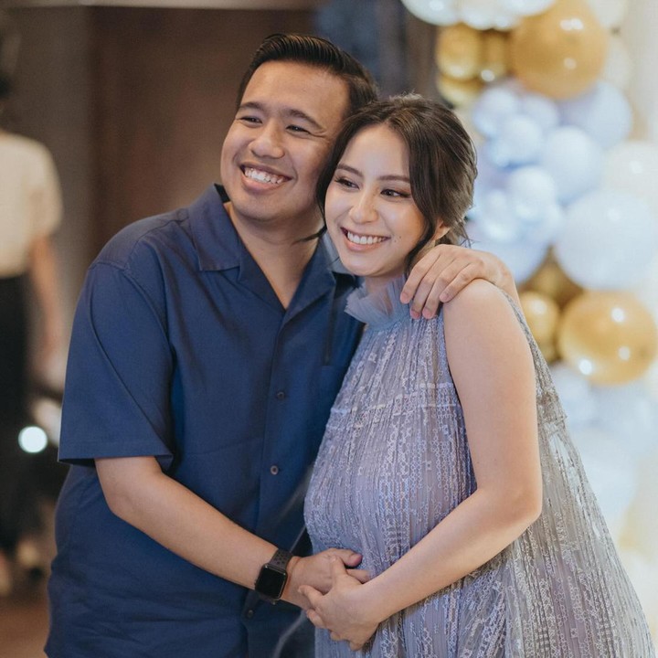 <p>Setelah menikah pada 22 Desember 2021, Joshua Suherman dan Clairine Clay akhirnya membagikan kabar bahagia. Mereka mengumumkan kehamilan anak pertama di awal 2024. (Foto: Instagram @clairineclay)</p>