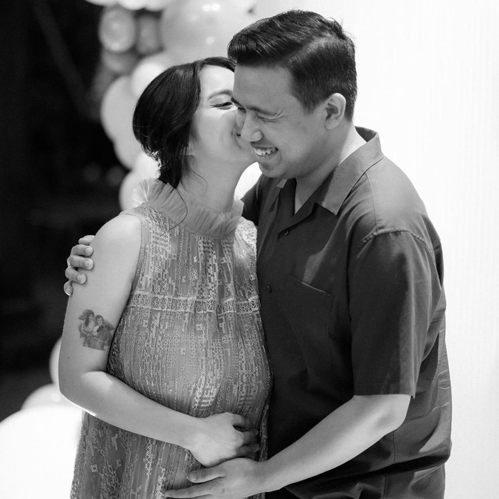 <p>Di acara tersebut, Joshua Suherman dan Clairine Clay tak henti memperlihatkan kebahagiaan serta rasa syukur mereka. (Foto: Instagram @clairineclay)</p>