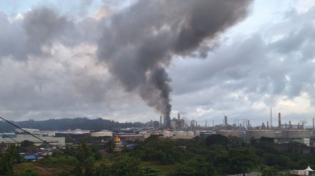 PT Pertamina menegaskan kebakaran di kilang Balikpapan tak mengganggu pengedaran BBM ke masyarakat.