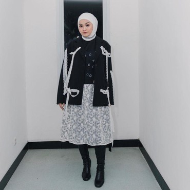 Lirik Lagu Jenuh Tapi Butuh - Salma Salsabil