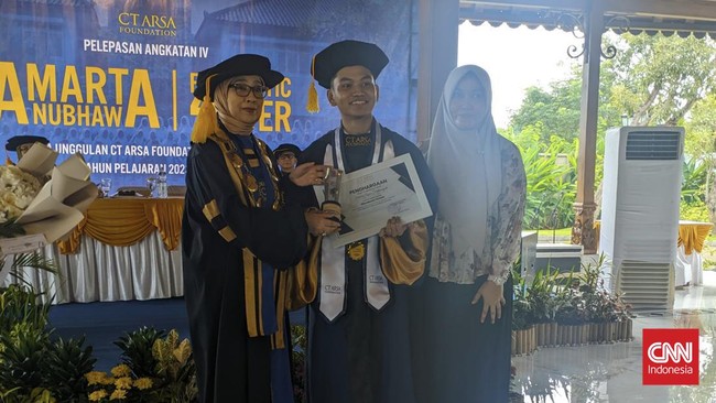 Farhan Ferdiansyah diterima di 8 universitas top luar negeri. Namun, ia akhirnya melabuhkan pilihan ke University of Sdyney jurusan teknik elektro.