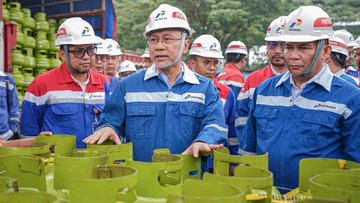 Mendag dan Pertamina Patra Niaga Cek Isi LPG di SPBE di Tanjung Priok