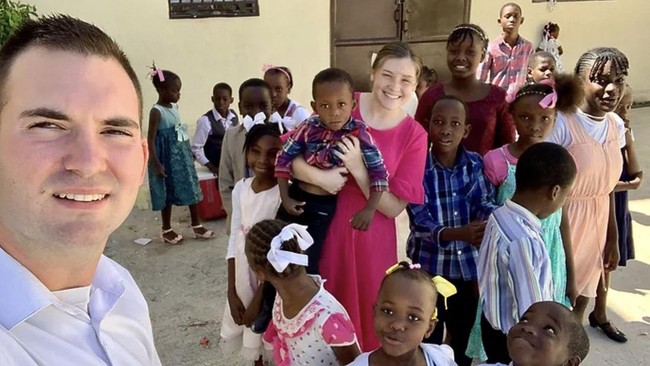 Geng kriminal di Haiti menyerang tiga misionaris Kristen hingga tewas. Termasuk pasangan suami istri asal AS Davy dan Natalie Lloyd