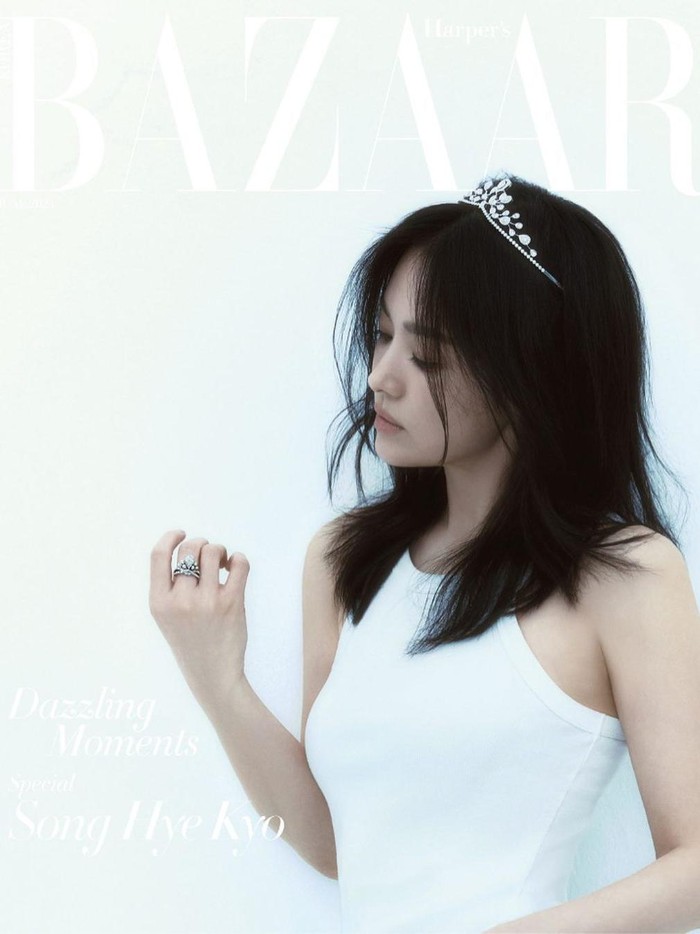Aktris cantik Song Hye Kyo kembali memukau publik lewat penampilannya saat menjalani pemotretan bersama Harper's Bazaar Korea untuk 'June Issue'./ Foto: Park Jong Ha/instagram.com/kyo1122