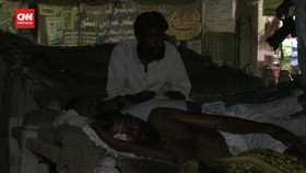 VIDEO: Gerah Warga Pakistan Hadapi Suhu 50 Derajat saat Mati Lampu
