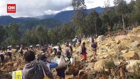 VIDEO: Warga Terkubur Hidup-hidup Imbas Longsor Landa Desa Tetangga RI