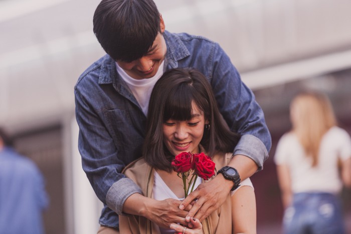 6 Cara Tunjukan Kasih Sayang pada Pasangan, Hindari Gengsi!