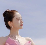 Tampilkan Pesona Paripurna, Simak Potret Yoona di Festival Film Cannes 2024