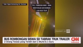VIDEO: Bus Rombongan Siswa SD Tabrak Truk Trailer