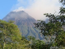 Pendaki Viral Nekat Naik ke Puncak Gunung Merapi, BPPTKG: Ilegal!
