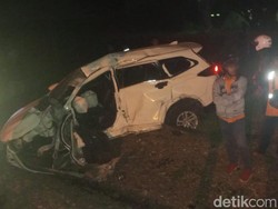 Mobil Hancur Tertabrak KA Wijaya di Pasuruan, 1 Orang Tewas