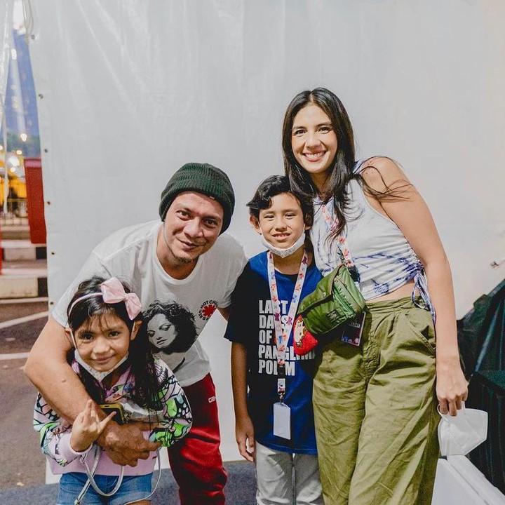 <p>Nadila sendiri menikah dengan Eno pada tahun 2013. Kebahagiaan keduanya pun semakin bertambah usai dikaruniai dua orang anak bernama Gilian Gitara Ryanto dan Nabuma Melodee Ryanto. (Foto: Instagram: @nadila_ernesta)</p>
