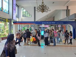 73.728 Penumpang KA Padati Stasiun Daop 8 Selama Cuti Bersama-Libur Waisak