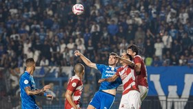Babak 1: Persib vs Madura United Sengit, Masih Sama Kuat
