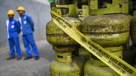 FOTO: Penangkapan 11 SPBE di Jakarta-Bandung yang Kurangi Isi LPG 3 Kg