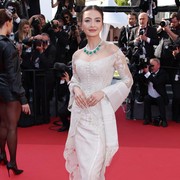 Raline Shah Kembali Memukau di Cannes 2024 dengan Kebaya dari Sapto Djojokartiko