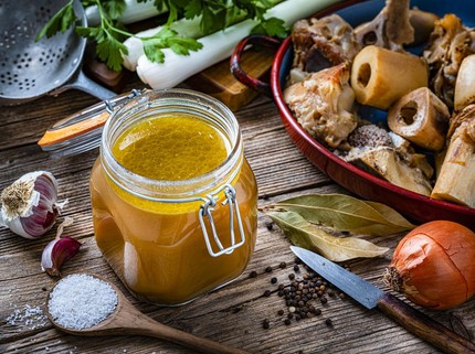 5 Manfaat Bone Broth atau Kaldu Tulang Sapi untuk MPASI Anak