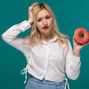 Bukannya Enak, 9 Makanan dan Minuman Ini Bisa Bikin Bad Mood Kamu Makin Parah!