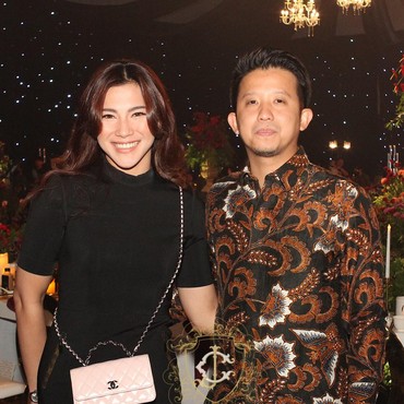 Isu Nikah Beda Agama, 7 Potret Dita Fakhrana Makin Bahagia Bersama Suami Baru