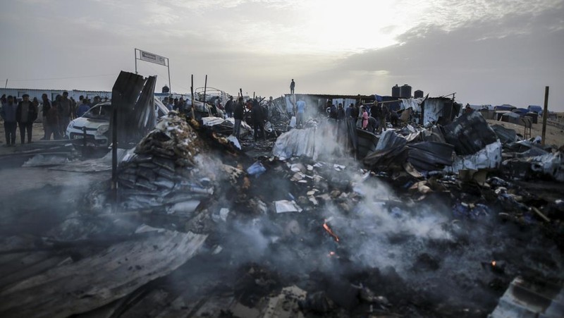 Penampakan 'Neraka' di Rafah, Hancur Lebur-Terbakar Dibombardir Israel