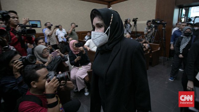 Istri mantan Mentan Syahrul Yasin Limpo (SYL), Ayunsri Harahap mengaku tak lagi menggunakan tas dalam setiap kegiatannya sejak 2015.