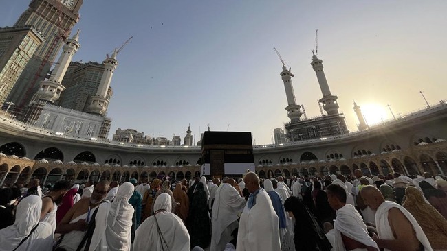 Enam warga negara Yordania meninggal dunia saat rangkaian Ibadah Haji di Mekkah akibat suhu panas.