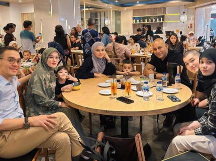 Silaturahmi Tak Putus, 5 Potret Kompak Keluarga Lyra Virna & Mantan Suami Eric Scada