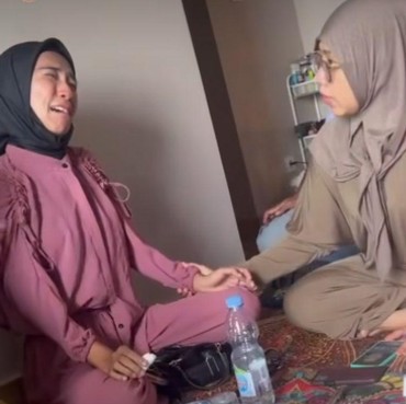 7 Momen Detik-detik Linda Sahabat & Saksi Kunci Kasus Vina Cirebon Kesurupan Lagi