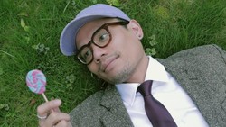 Lirik Lagu Candyrella - Paul Partohap