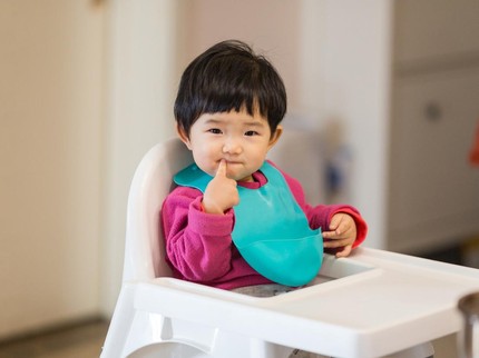5 Penyebab Anak Sering Mengemut Makanan dan Cara Mengatasinya