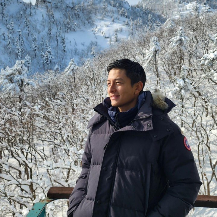 <p>Pebalap ternama Rio Haryanto akan segera melepas masa lajangnya, Bunda. Belum lama ini, Rio diketahui melangsungkan acara pertunangan bersama sang kekasih, Athina Papadimitriou. (Foto: Instagram: @rharyantoracing)</p>