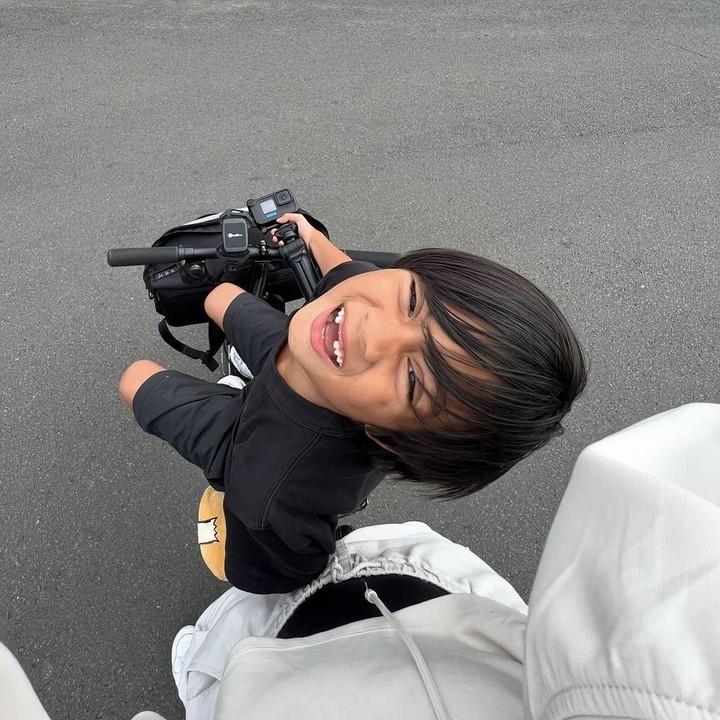 <p>Melihat pada laman Instagram-nya, Ayudia mengunggah kompilasi video sejak Sekala dilahirkan. Sebagai keterangan, perempuan 33 tahun ini pun menuturkan rasa cintanya pada sang putra. (Foto: Instagram: @ayudiac)</p>