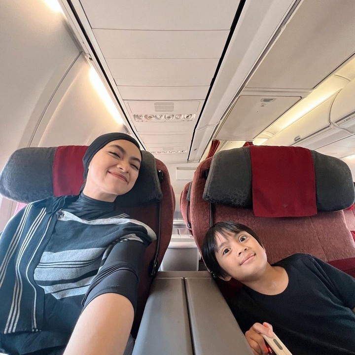 <p>"Si cinta yang membuatku berpahala. Hari ini jam 5 sore kamu keluar dari perutku. Selamat ulang tahun manis. Aku sayang sama cintamu selamanya," tulis Ayudia. (Foto: Instagram: @ayudiac)</p>